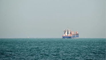 হরমুজ প্রণালী দিয়ে ‘এক লিটার তেলও’ যেতে দেবো না: ইরান